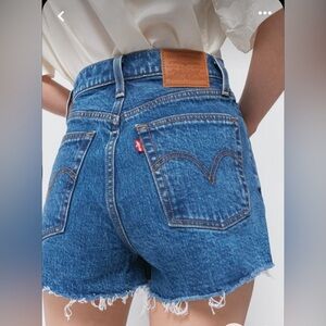 Levi’s ribcage shorts size 25
